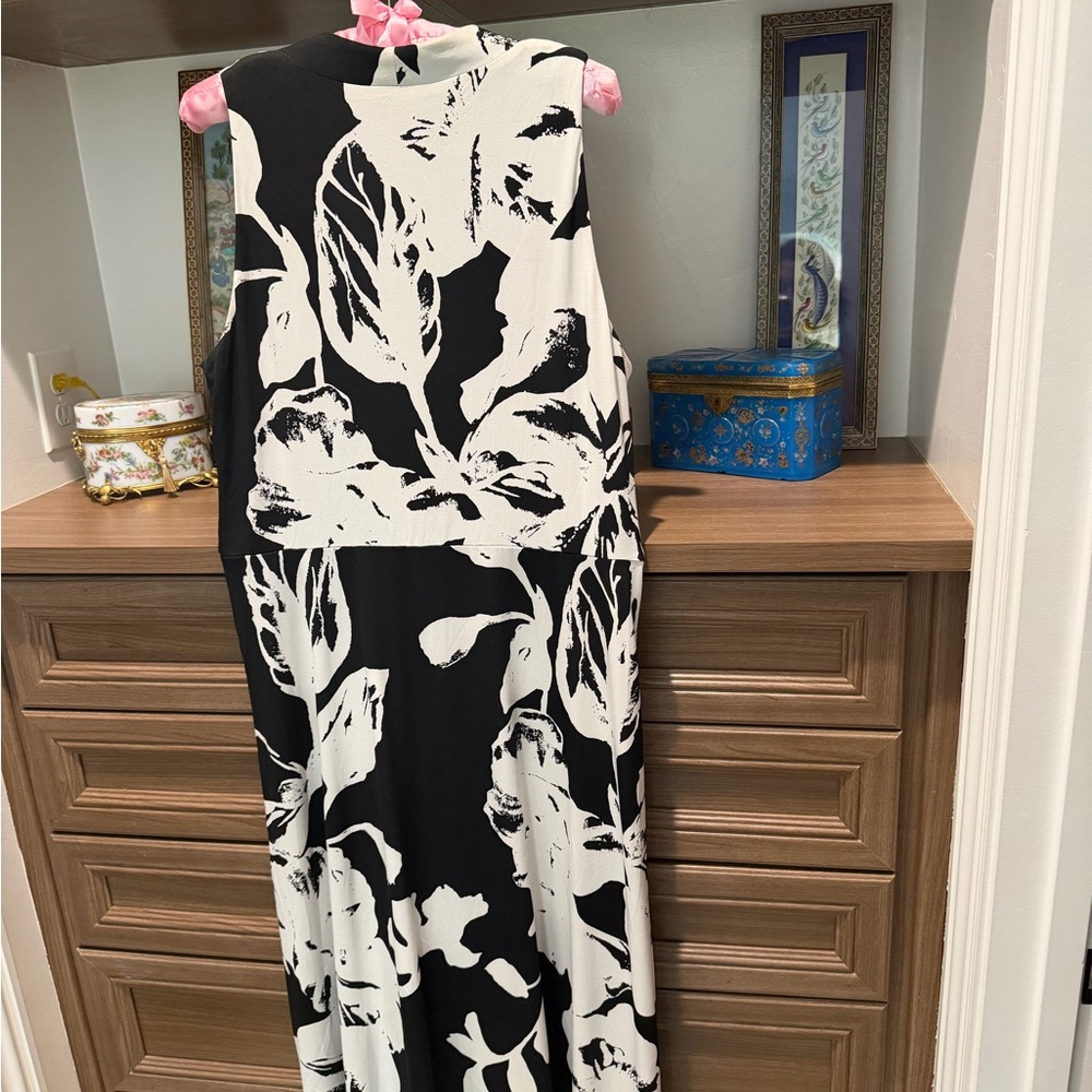 White House Black Market Black & White Floral Maxi Dress